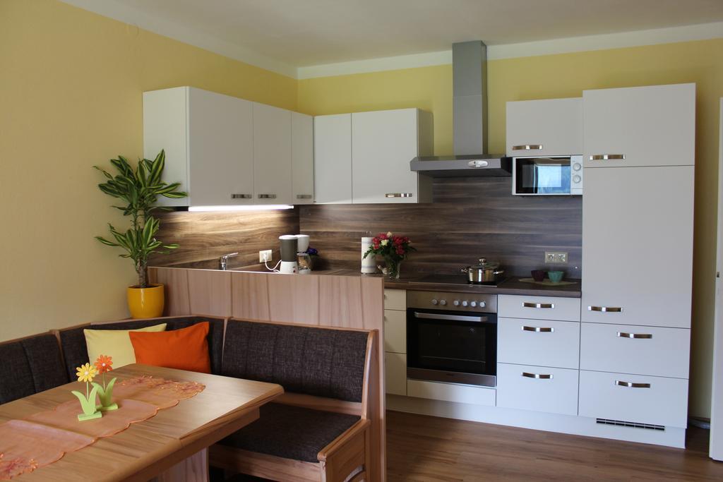 Pension & Ferienwohnung Sonnleiten Gnesau Habitación foto